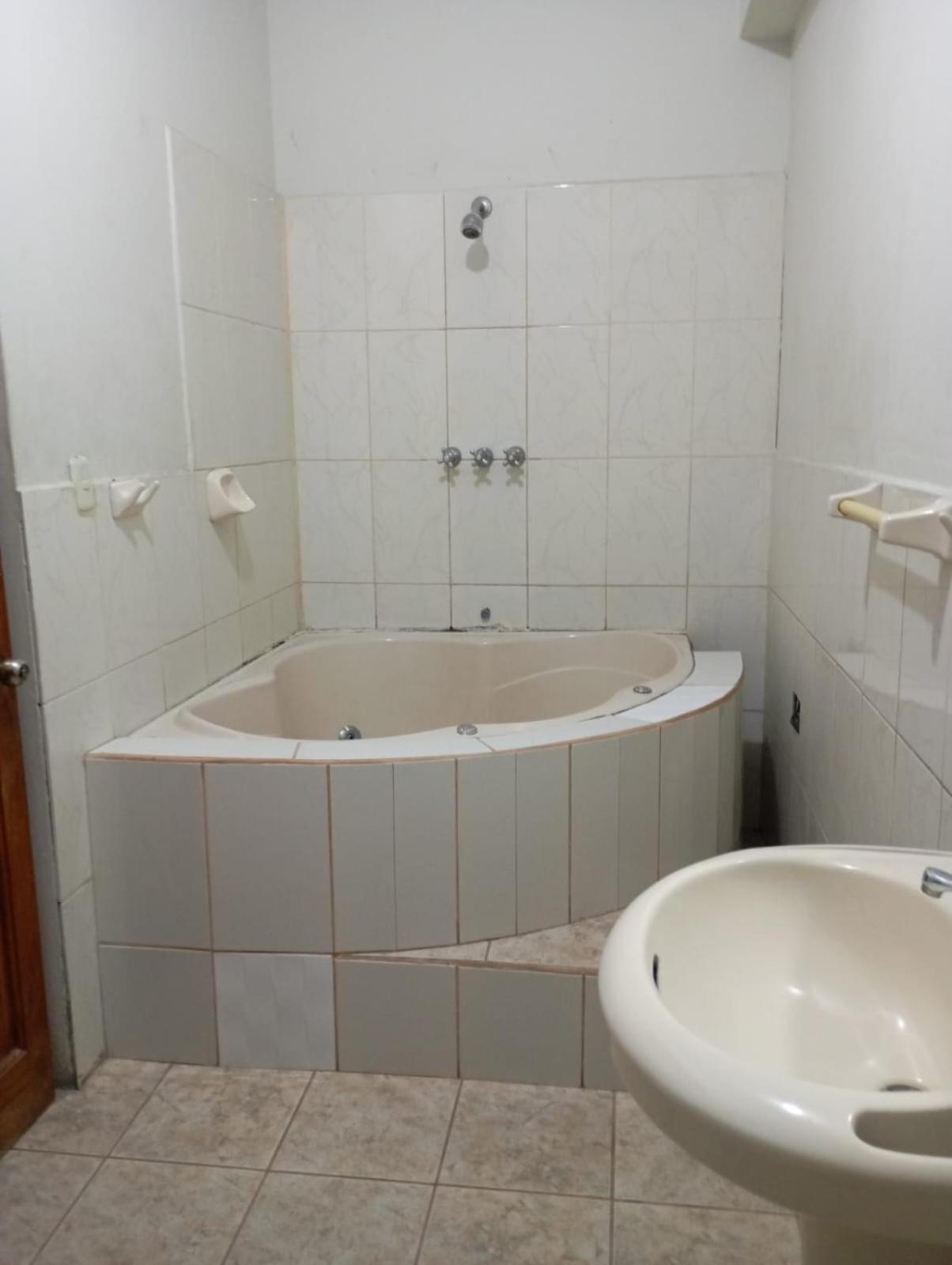Hostal El Puerto Yurimaguas Bagian luar foto